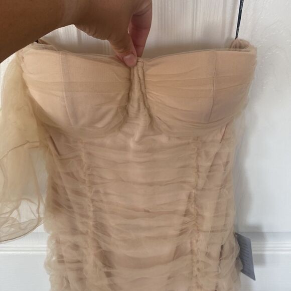 Lavish Alice Ruched Tulle Strapless Sheath Dress In Champagne Beige Size 8 NWT - Picture 3 of 4
